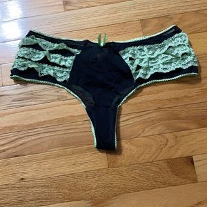 Cacique ruffle lace thong